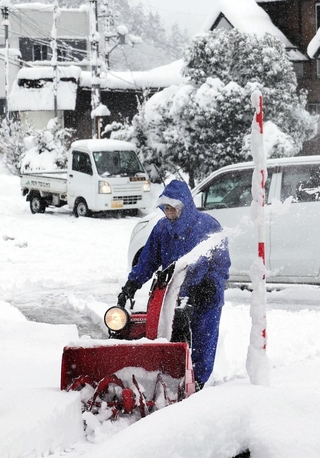 ハチ北高原では約30センチの雪が積もった＝１９日午前、兵庫県香美町村岡区大笹
