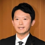 取材に応じた斎藤元彦知事＝２日午後、兵庫県庁