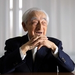 賀川浩さん＝２０２０年７月、神戸市中央区（撮影・鈴木雅之）