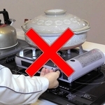 ＩＨこんろの上にカセットこんろを置くと、ボンベが過剰に熱せられ破裂する恐れがある（ＮＩＴＥ提供）