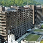 兵庫県庁１、２、３号館（左から）＝神戸市中央区下山手通５