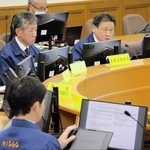 南海トラフ地震を想定した兵庫県の災害対策本部設置運営訓練＝２３日午後、県災害対策センター