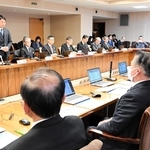 新年度予算案の編成を前に、兵庫県と県内市町の首長らが意見を交わした政策懇話会＝県庁