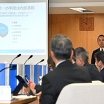 結城大輔弁護士が内部通報について講演した兵庫県議会の百条委員会＝２５日午前、県庁