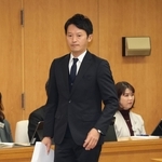 文書問題調査特別委員会に出席する兵庫県の斎藤元彦知事＝２５日午後、神戸市中央区、兵庫県庁