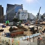 ＪＲ三ノ宮駅の新駅ビルが着工するなど、神戸市の都心・三宮再整備事業が本格化している＝2024年11月、神戸市中央区