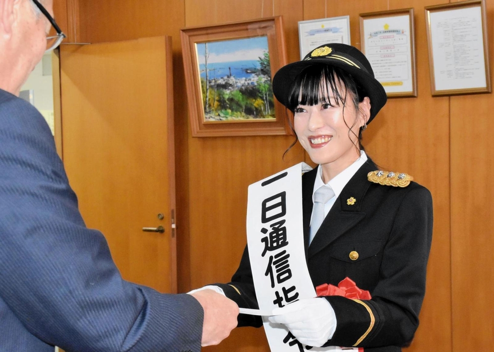 110番の日」サウンドクルー藤原岬さんが一日通信指令官に 適正な通報