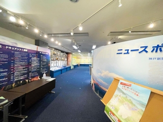 神戸新聞本社ビル２階の報道展示室「ニュースポート」＝神戸市中央区東川崎町１