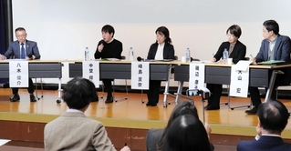阪神・淡路大震災から３０年の心のケアなどについて、当事者や支援者らが意見を交わしたシンポジウム＝神戸市中央区中山手通４