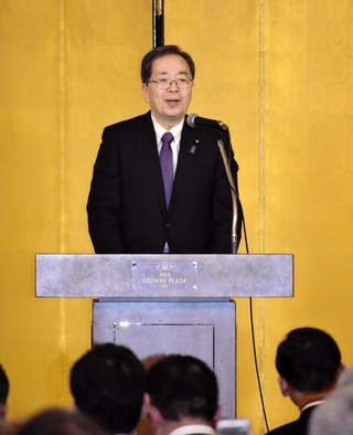 夏の参院選に向けて自公の結束を呼びかけた公明党の斉藤鉄夫代表＝１６日午後、神戸市中央区北野町１