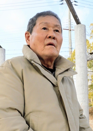 阪神・淡路大震災で母秀子さんを亡くした魚住哲也さん。今も後悔が尽きない＝神戸市西区井吹台東町