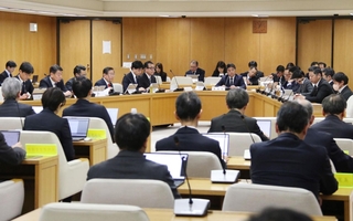兵庫県庁舎の在り方などについて各会派が意見を述べた県議会の県政改革調査特別委員会＝県庁