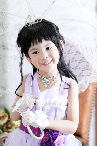 神経芽腫を患う福島心春ちゃん。再発が分かり、治療を開始する前の２０２４年９月、早めの七五三写真を撮影した（家族提供）