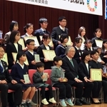 ＳＤＧｓ活動で表彰を受けた児童、生徒や関係者ら＝神戸市中央区山手通５、県看護協会