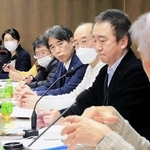 仕事納めの組織も多かった昨年１２月２７日、災害医療チームの運用についての議論は、午後１０時ごろまで交わされた＝神戸市中央区、神戸市医師会館