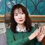 阪神・淡路大震災から３０年を機にライブを復活させる歌手の平松愛理さん＝神戸市中央区東川崎町１、ラジオ関西（撮影・長嶺麻子）