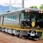 観光列車「はなあかり」（ＪＲ西日本提供）