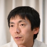 阪神・淡路大震災で亡くなった父への思いを語る高橋朗さん＝神戸市長田区（撮影・大田将之）