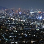 鮮やかな夜景が広がる神戸の街＝１６日夜、神戸市須磨区、鉢伏山から望む（撮影・笠原次郎）