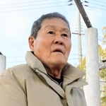 阪神・淡路大震災で母秀子さんを亡くした魚住哲也さん。今も後悔が尽きない＝神戸市西区井吹台東町