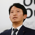 元県議の死亡などについて問われ、答える斎藤元彦知事＝２２日午後、神戸市中央区、兵庫県庁（撮影・笠原次郎）