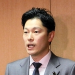 ＭＢＳの報道内容を否定する奥谷謙一委員長＝２３日午前、神戸市中央区、兵庫県議会