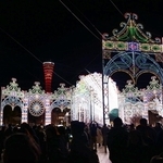 メリケンパークの光の回廊「ガレリア」＝２４日夜、神戸市中央区波止場町（撮影・大田将之）