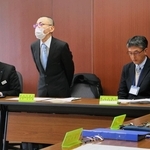 踏切事故の再発防止に向け意見交換する県警や鉄道会社の担当者ら＝神戸市中央区山本通４、兵庫県立のじぎく会館