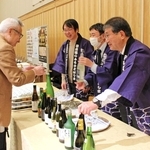 姫路の特産品が振る舞われた懇話会＝27日夜、東京都内