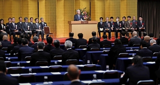 兵庫県内の販売店所長が集った神戸新聞販売店大会＝１１日午前、神戸市中央区波止場町、ホテルオークラ神戸（撮影・長嶺麻子）