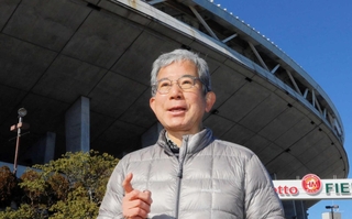 阪神とのオープン戦初戦、ベンチ前で黙とうを捧げるオリックスナイン＝１９９５年３月４日、神戸市須磨区のグリーンスタジアム神戸