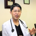 「ＰＲＲＴは、抗がん剤治療に比べ、副作用でつらい顔をする人が少ないのがうれしい」と話す津村英隆医師＝明石市北王子町、兵庫県立がんセンター