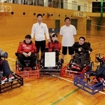 兵庫県代表として全国障害者スポーツ大会に出場し、優勝したレッドイーグルス兵庫の選手とスタッフたち＝小野市匠台