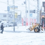 雪が積もった豊岡市の市街地＝５日午前、同市正法寺