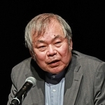 「大震災３０年～震災を振り返り、これからの災害に立ち向かう」の題で講演する室崎益輝・神戸大名誉教授＝８日午後、神戸市中央区浪花町、神戸朝日ホール（撮影・長嶺麻子）