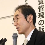 化学物質の管理法など変更点を説明する労働安全衛生総合研究所の伊藤昭好特任研究員＝神戸クリスタルホール