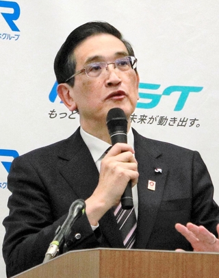 会見で尼崎ＪＲ脱線事故について話すＪＲ西日本の長谷川一明社長＝大阪市北区芝田２