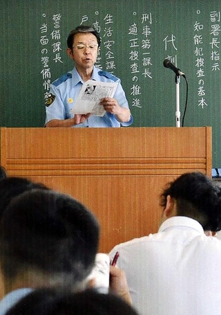 後進に向けて思いを伝える神戸西署の後藤斉久署長＝神戸市西区糀台５（同署提供）