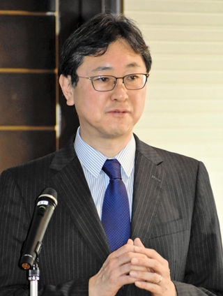 有馬－高槻断層帯に関する調査結果を報告する西村卓也教授＝２４日午後、神戸市役所