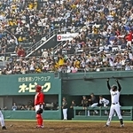 適時打に沸き上がるスタンドの阪神ファンら＝日鉄鋼板ＳＧＬスタジアム尼崎（撮影・風斗雅博）
