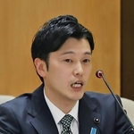 発言する百条委員会の奥谷謙一委員長＝４日午後、兵庫県庁（撮影・笠原次郎）