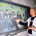 自身の原点となった阪神・淡路大震災当時の活動を振り返る岡田卓也さん＝仙台市、宮城県第二工業高校