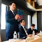 協議会の会長としてあいさつする斎藤元彦兵庫県知事ら＝ホテルアナガ
