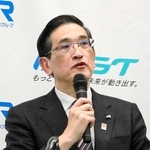 会見で尼崎ＪＲ脱線事故について話すＪＲ西日本の長谷川一明社長＝大阪市北区芝田２