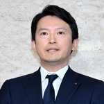 第三者調査委員会の報告書の受け止めを答える斎藤元彦知事＝１９日午後、神戸市中央区、兵庫県庁（撮影・風斗雅博）