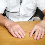 マンションの管理組合役員を務める男性。老朽化や修繕費用の高騰を受け、「今後の修繕積立金の値上げは避けられない」と話す＝芦屋市内