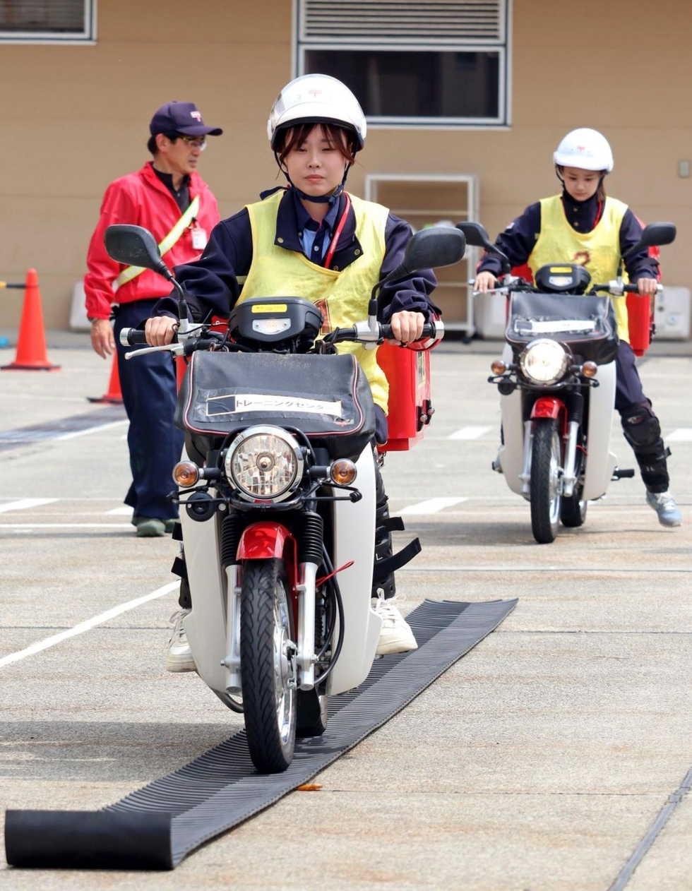 日本郵便 猛暑の中を自転車で郵便配達 日本郵便「合理性ない」と禁止 | NEWSjp