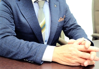 前立腺がんを患い闘病生活を語る男性