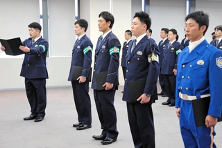 大会での活躍を誓う兵庫県警の「術科特別訓練員」＝県警本部