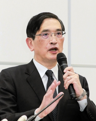 脱線事故２０年を前にインタビューに答えるＪＲ西日本の長谷川一明社長＝１８日午後、大阪市内